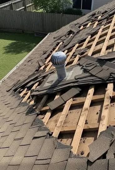 Infiltration d'humidité dans le contreplaqué d'une toiture